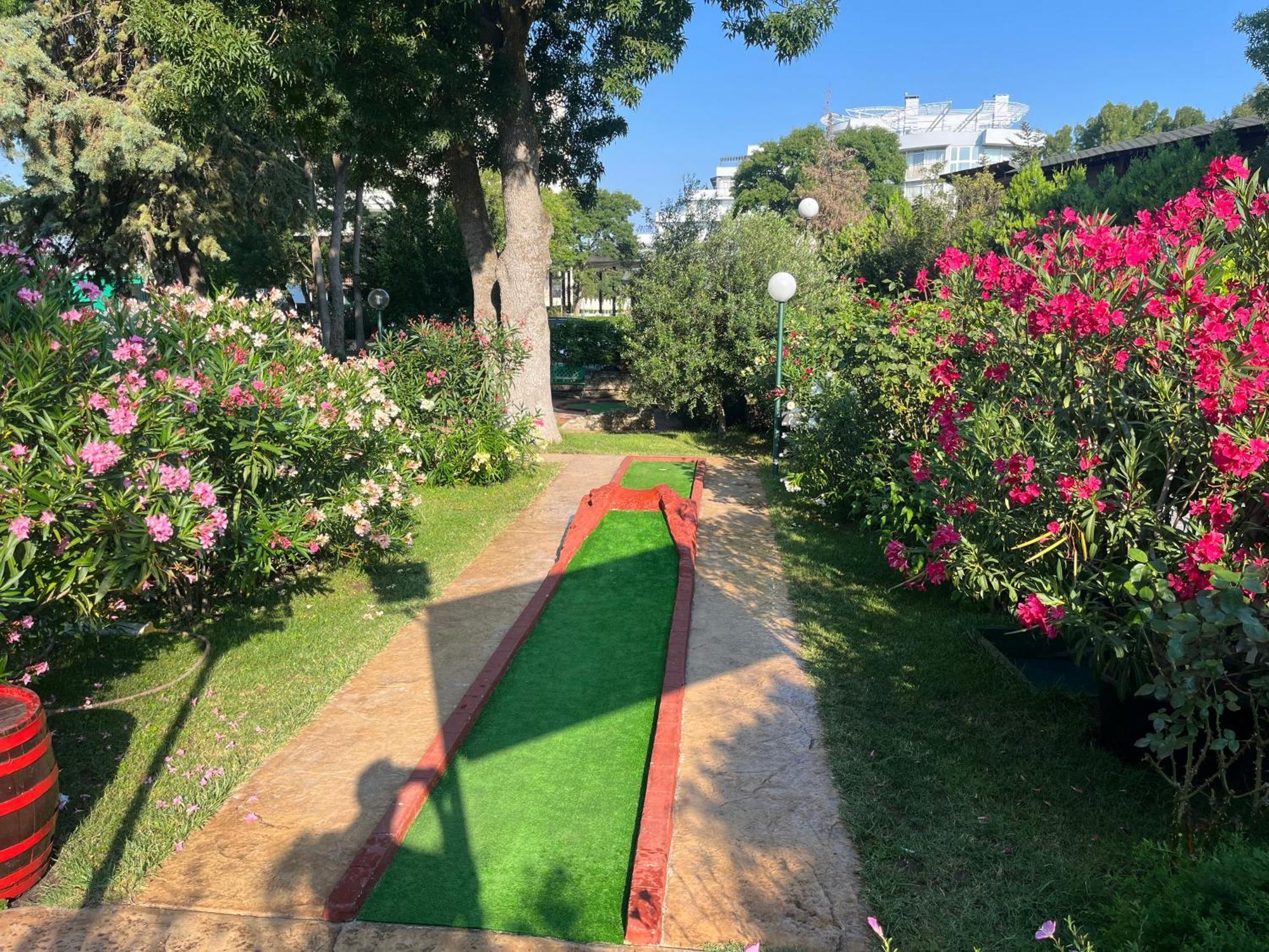 Oleander House And Tennis Club Slântsjev Brjag Eksteriør bilde