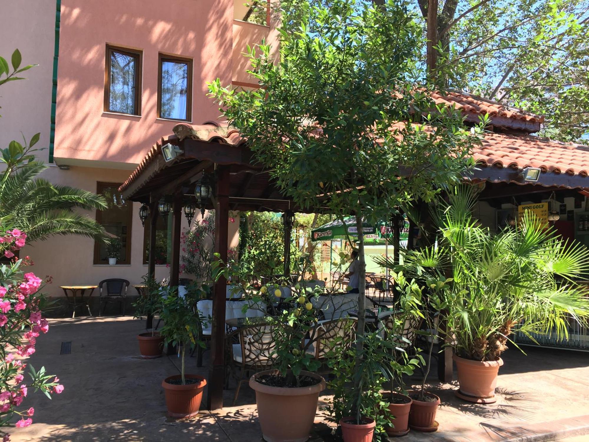 Oleander House And Tennis Club Slântsjev Brjag Eksteriør bilde